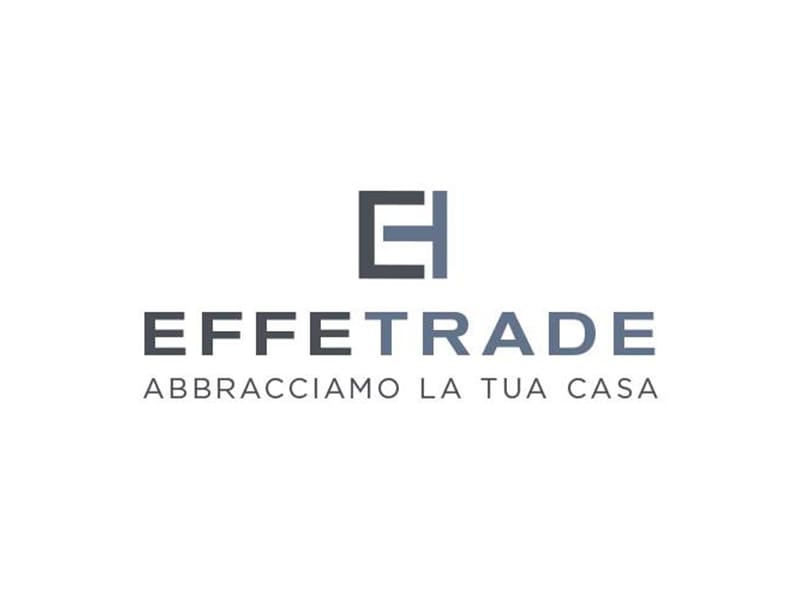 Logo Effetrade: un simbolo geometrico scuro sopra il nome e lo slogan "ABBRACCIAMO LA TUA CASA".